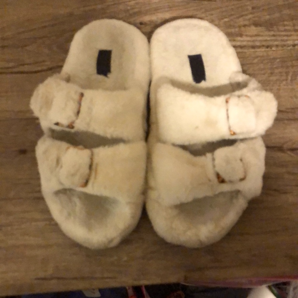 Rachel Roy 7-8 women’s house shoes normal wear fair condition